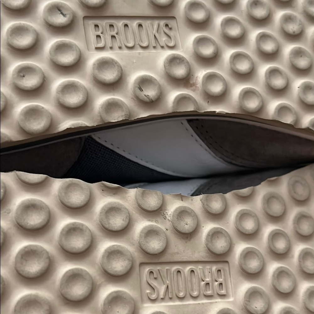 Vintage Brooks Gray and White Women's Sneakers - Picture 8 of 12
